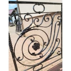 Kovácsoltvas korlát, szélesség (faltól - oszlop középig): kb. 95cmmagasság: kb. 110cm