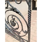 Kovácsoltvas korlát, szélesség (faltól - oszlop középig): kb. 95cmmagasság: kb. 110cm