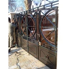 Exkluzív nagy-és kiskapu, kerítés, egyedi design