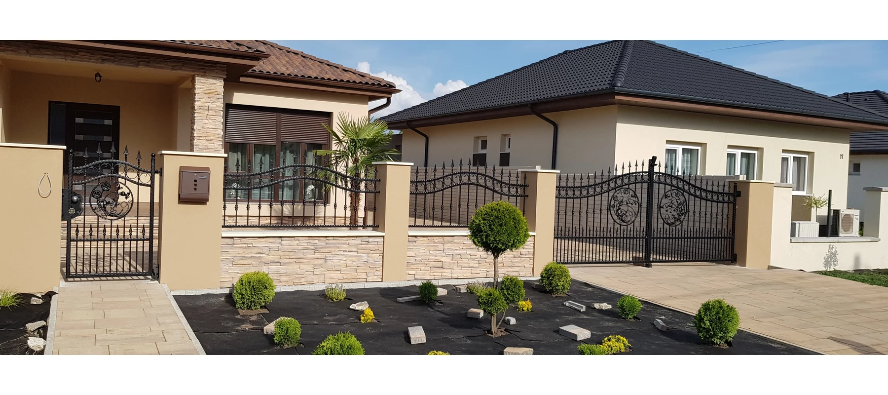 Kovácsoltvas kapu, kerítés