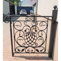 Kovácsoltvas korlát, szélesség (nagy oszlop szélétől- kis oszlop középig): kb. 98cmmagasság: kb. 108cm