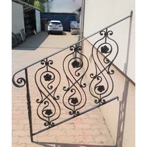 Kovácsoltvas lépcsőkorlát, szélesség (faltól - oszlop középig): kb. 105cmmagasság: kb. 100cm