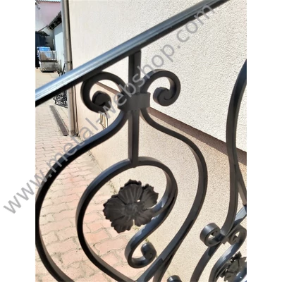 Kovácsoltvas lépcsőkorlát, szélesség (faltól - oszlop középig): kb. 105cmmagasság: kb. 100cm