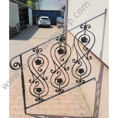 Kovácsoltvas lépcsőkorlát, szélesség (faltól - oszlop középig): kb. 105cmmagasság: kb. 100cm