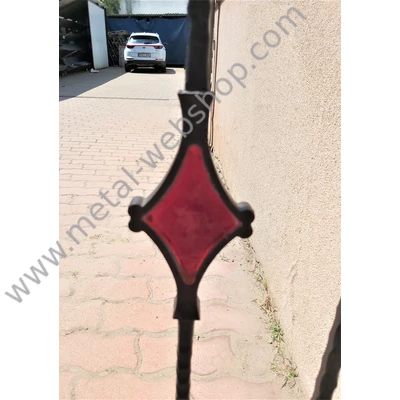 Kovácsoltvas korlát üvegmintás, szélesség (faltól - oszlop középig): kb. 109cmmagasság: kb. 101cm