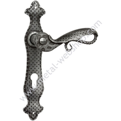 "CORTINA" ajtósilt kovácsolt kilinccsel, biztonsági záras lyukkal, galvanizált, ezüst patina színben (842)