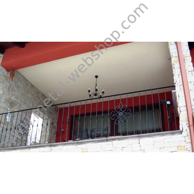 Klasszikus elem, szegecselt, élmángorolt, díszrozetta mindkét oldalon (016)